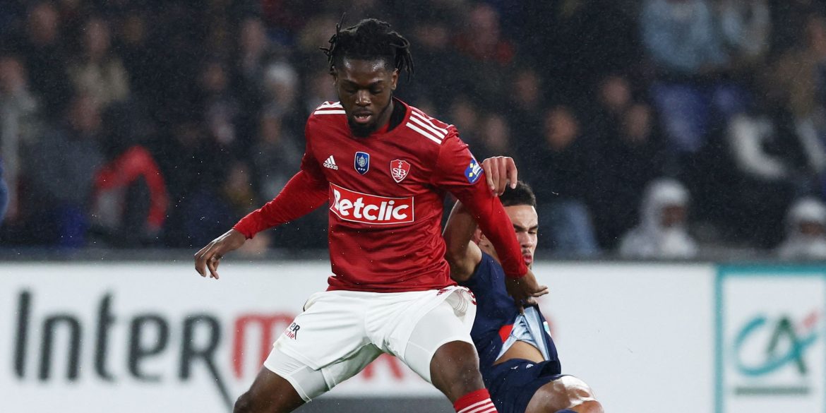 Aston Villa racing to sign 22 y/o with "huge potential" ahead of Liverpool